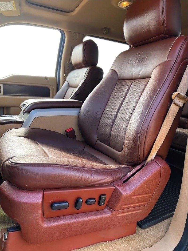 Ford F-150 Vehicle Full-screen Gallery Image 15