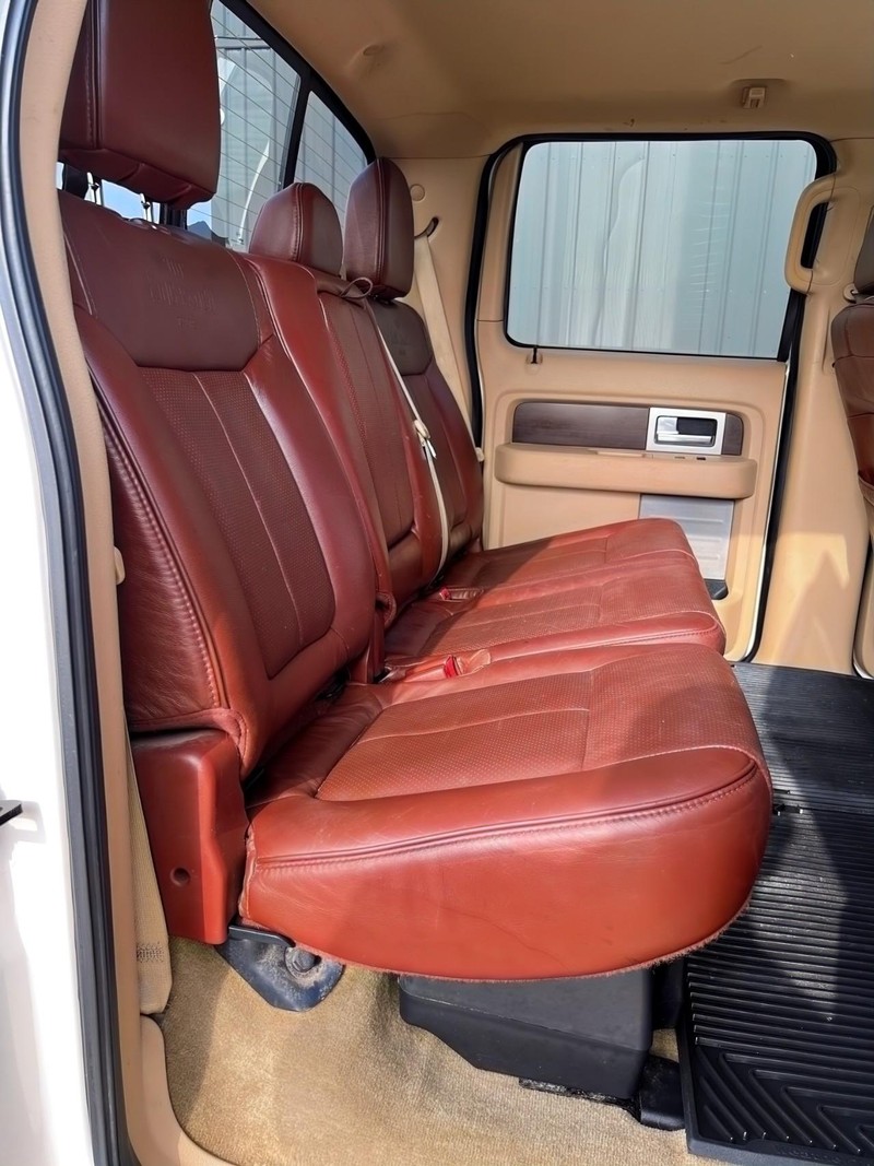 Ford F-150 Vehicle Full-screen Gallery Image 17