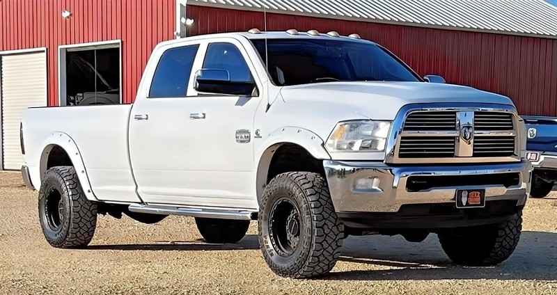 Ram 3500 Vehicle Full-screen Gallery Image 02