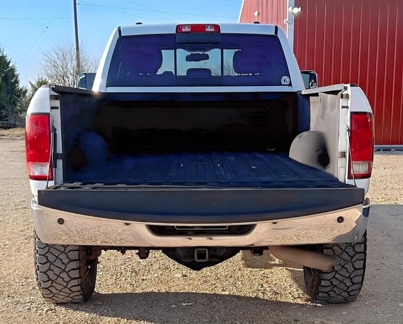 Ram 3500 Vehicle Full-screen Gallery Image 09