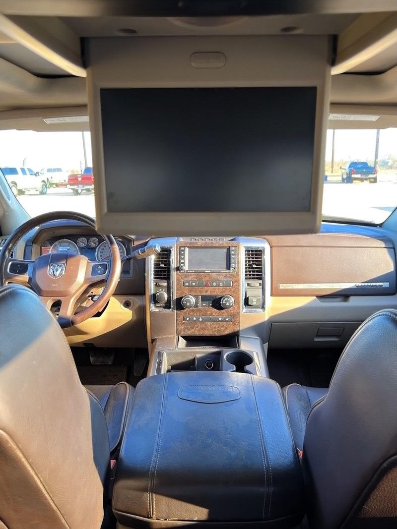 Ram 3500 Vehicle Full-screen Gallery Image 14