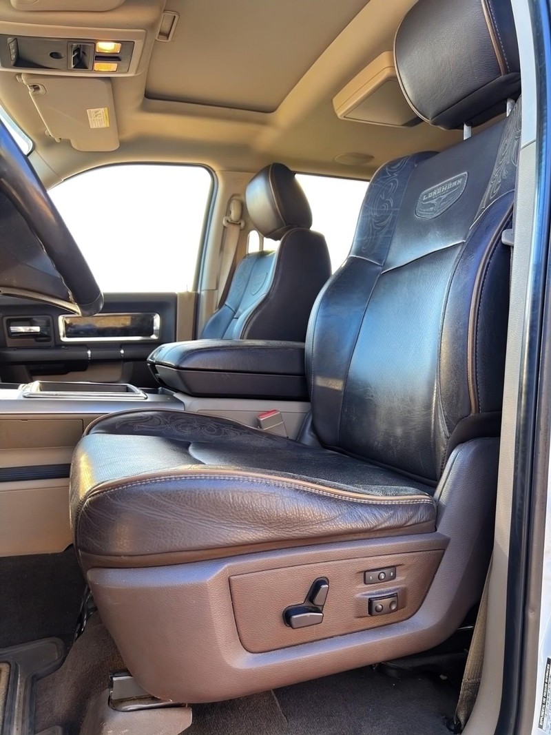 Ram 3500 Vehicle Full-screen Gallery Image 16