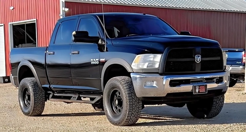 Ram 2500 Vehicle Full-screen Gallery Image 02