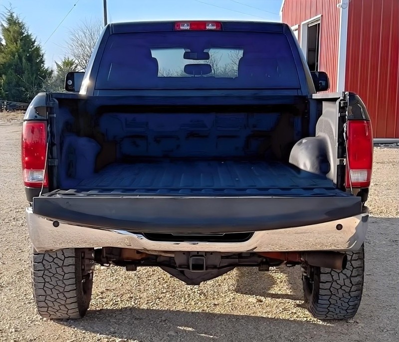 Ram 2500 Vehicle Full-screen Gallery Image 09