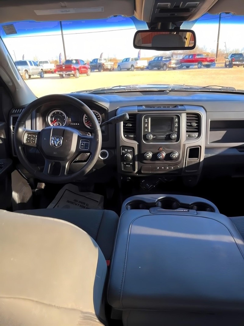 Ram 2500 Vehicle Full-screen Gallery Image 13