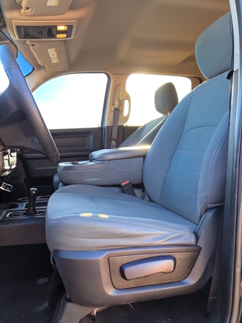 Ram 2500 Vehicle Full-screen Gallery Image 14