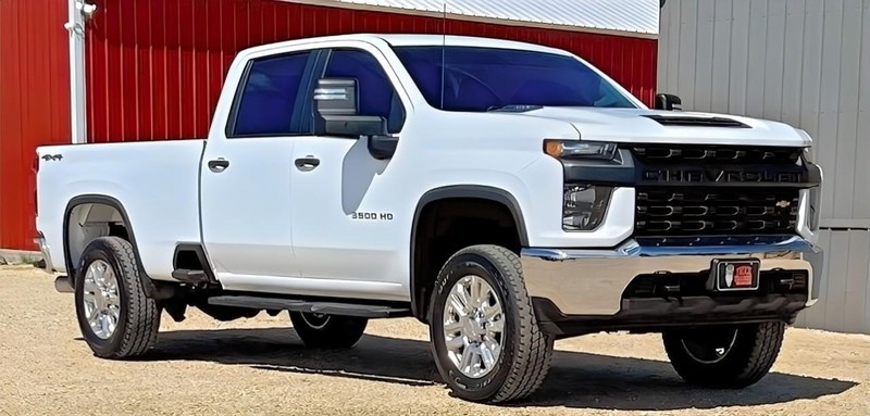 Chevrolet Silverado Vehicle Full-screen Gallery Image 02