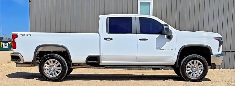 Chevrolet Silverado Vehicle Full-screen Gallery Image 03