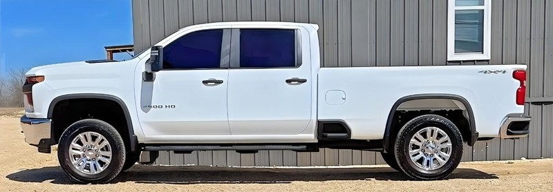 Chevrolet Silverado Vehicle Full-screen Gallery Image 04