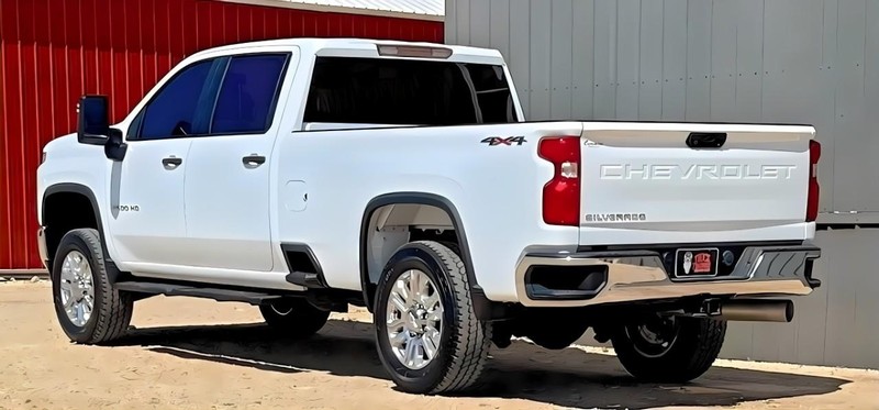 Chevrolet Silverado Vehicle Full-screen Gallery Image 06