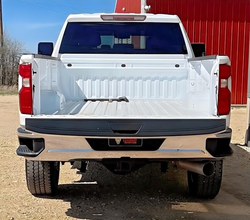 Chevrolet Silverado Vehicle Full-screen Gallery Image 09