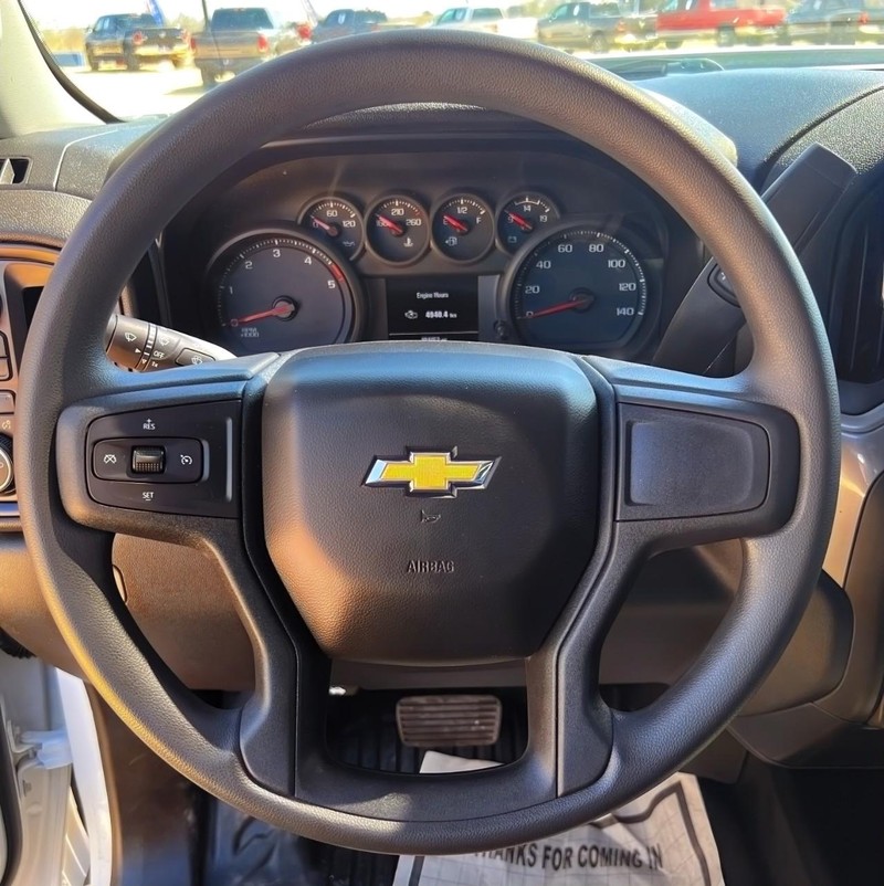 Chevrolet Silverado Vehicle Full-screen Gallery Image 10