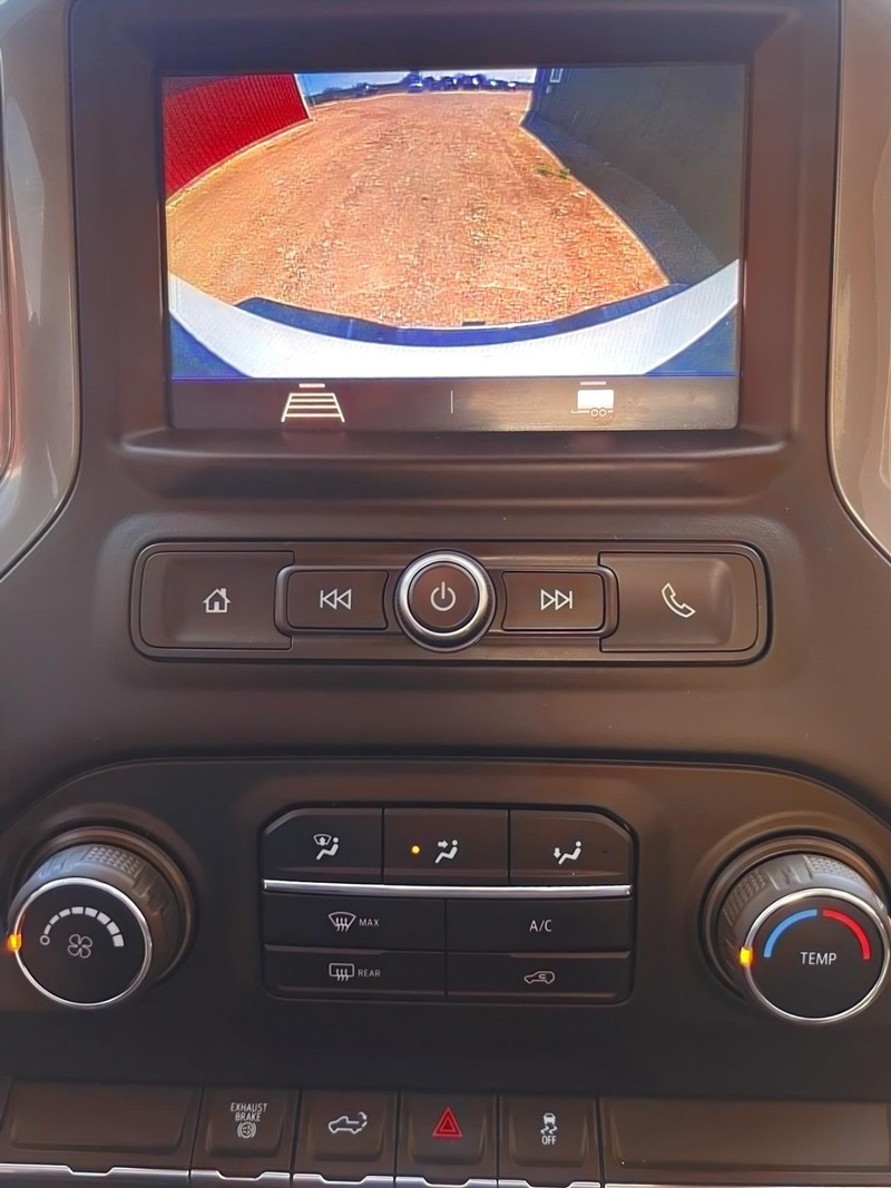 Chevrolet Silverado Vehicle Full-screen Gallery Image 11