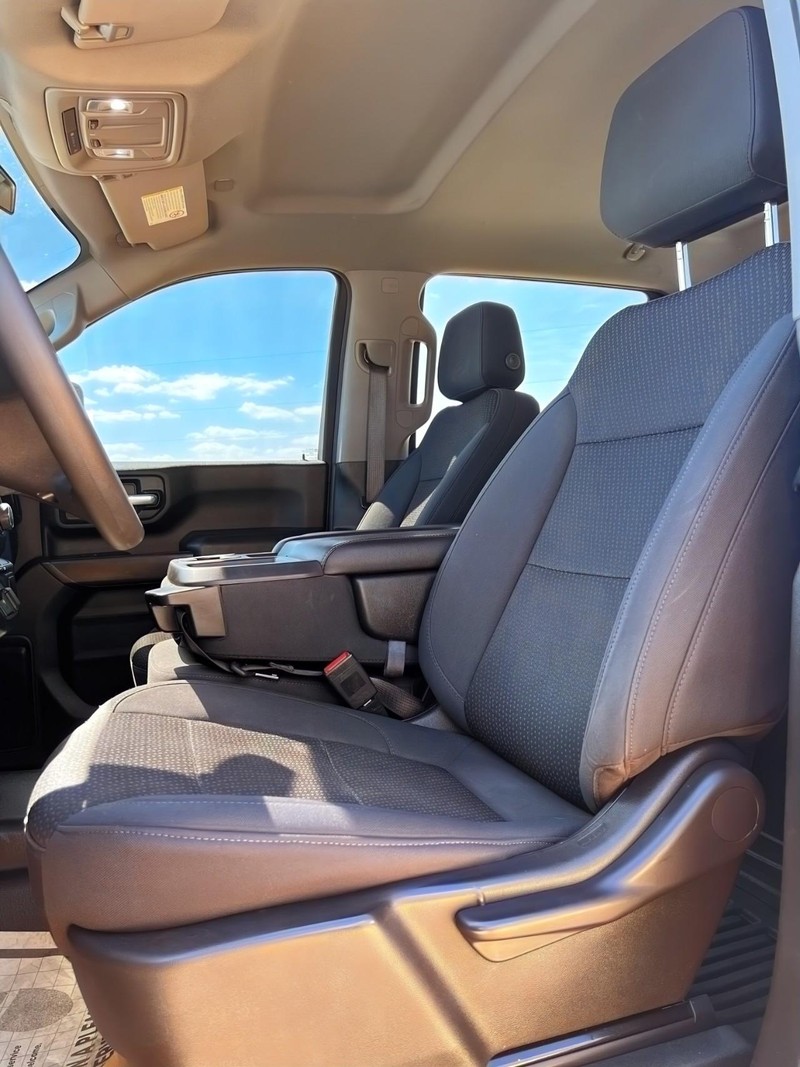 Chevrolet Silverado Vehicle Full-screen Gallery Image 14