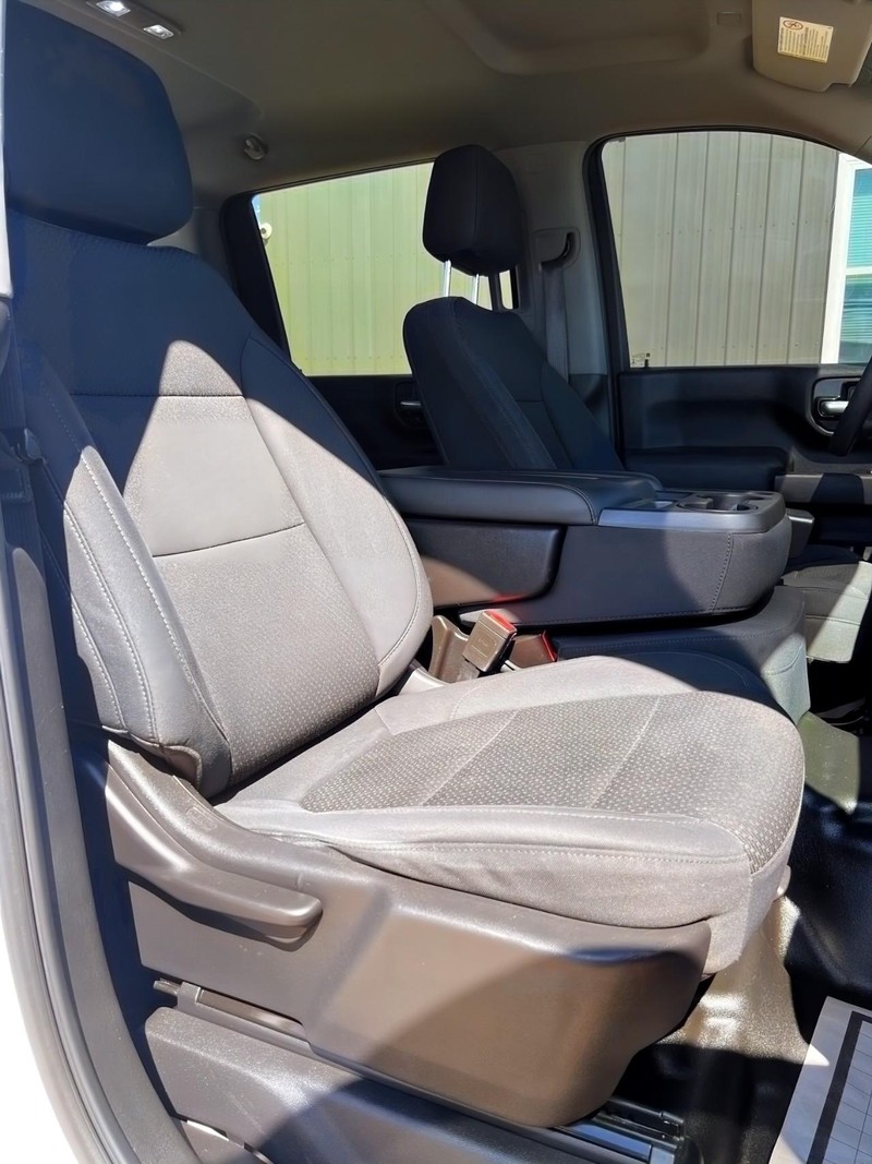 Chevrolet Silverado Vehicle Full-screen Gallery Image 15