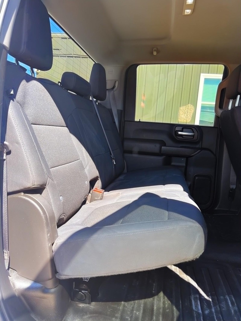 Chevrolet Silverado Vehicle Full-screen Gallery Image 16