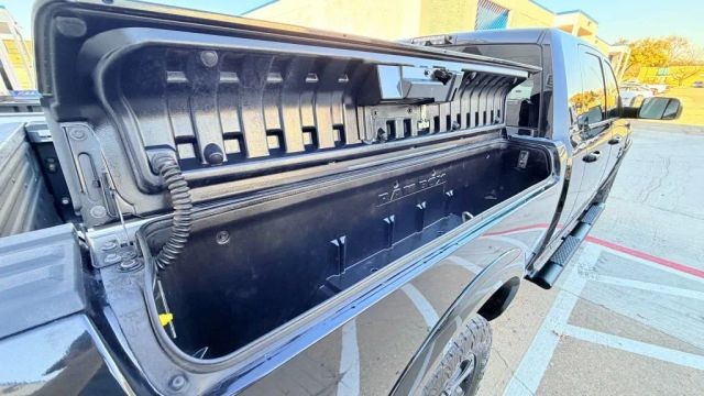 Ram 3500 Vehicle Full-screen Gallery Image 08