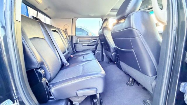 Ram 3500 Vehicle Full-screen Gallery Image 13