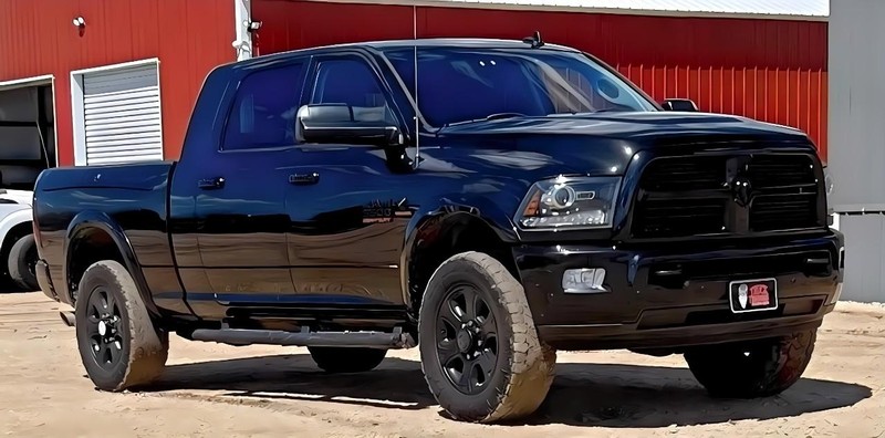 Ram 3500 Vehicle Full-screen Gallery Image 02