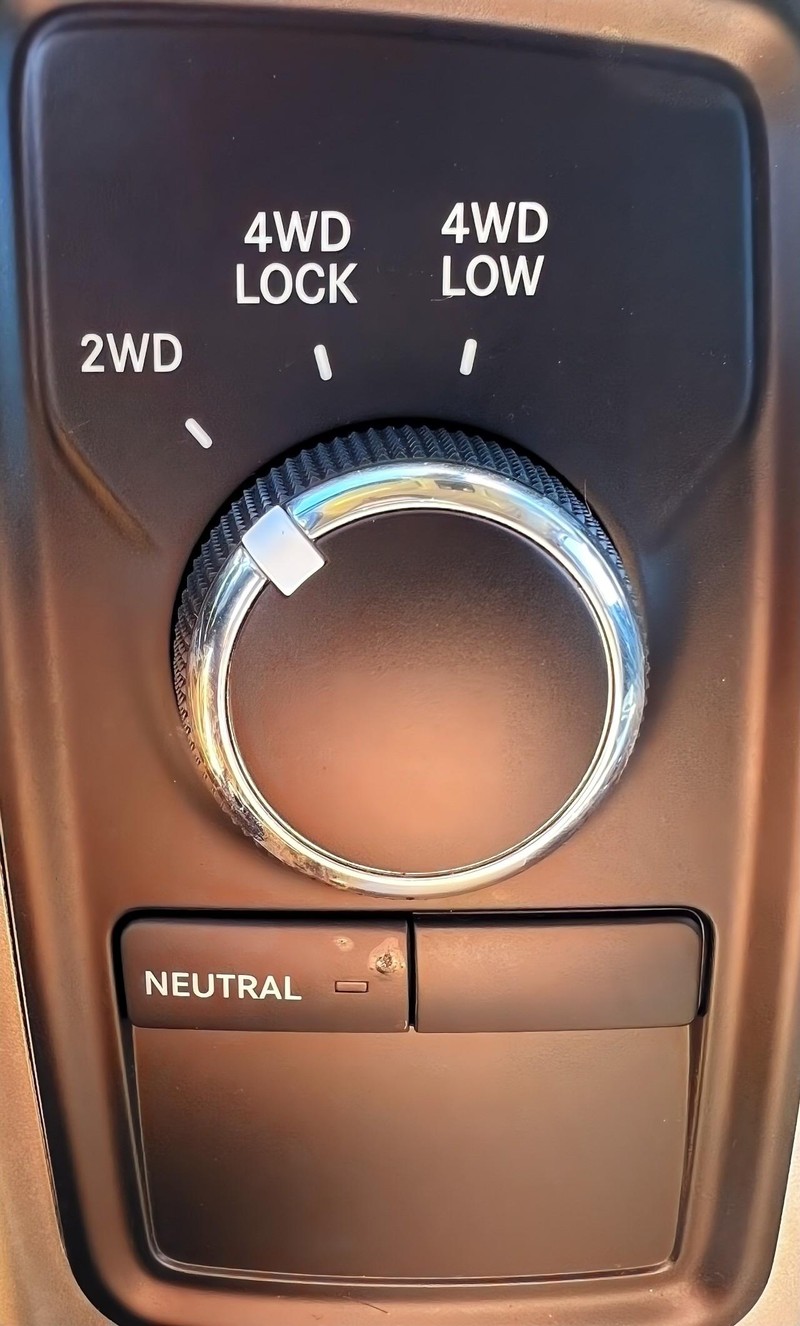 Ram 3500 Vehicle Full-screen Gallery Image 13