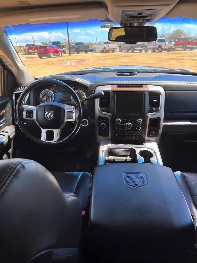 Ram 3500 Vehicle Full-screen Gallery Image 14