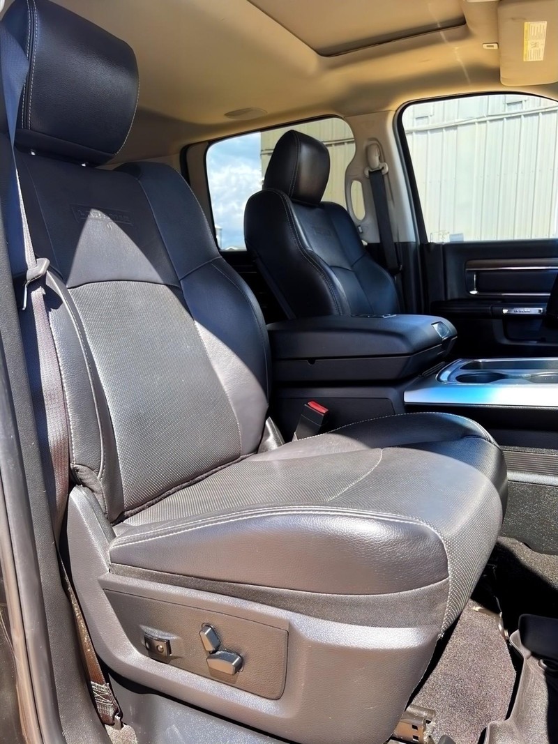 Ram 3500 Vehicle Full-screen Gallery Image 17