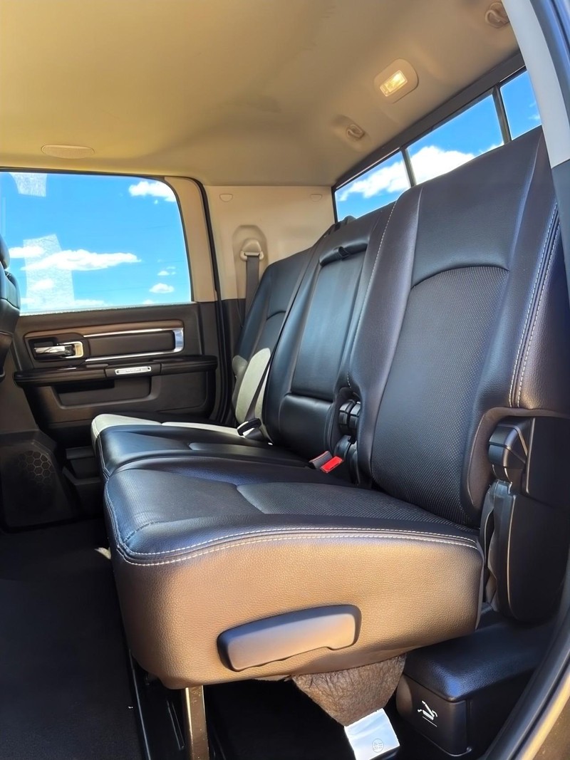 Ram 3500 Vehicle Full-screen Gallery Image 19