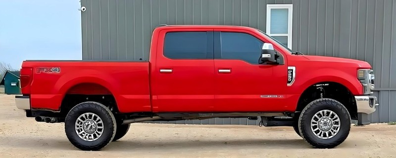 Ford Super Duty F-250 SRW Vehicle Full-screen Gallery Image 03