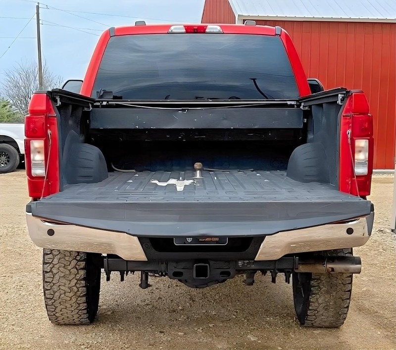 Ford Super Duty F-250 SRW Vehicle Full-screen Gallery Image 09