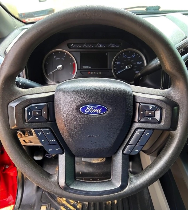 Ford Super Duty F-250 SRW Vehicle Full-screen Gallery Image 10