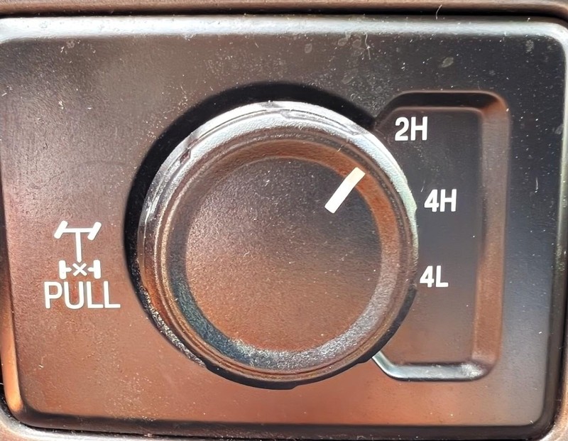 Ford Super Duty F-250 SRW Vehicle Full-screen Gallery Image 12