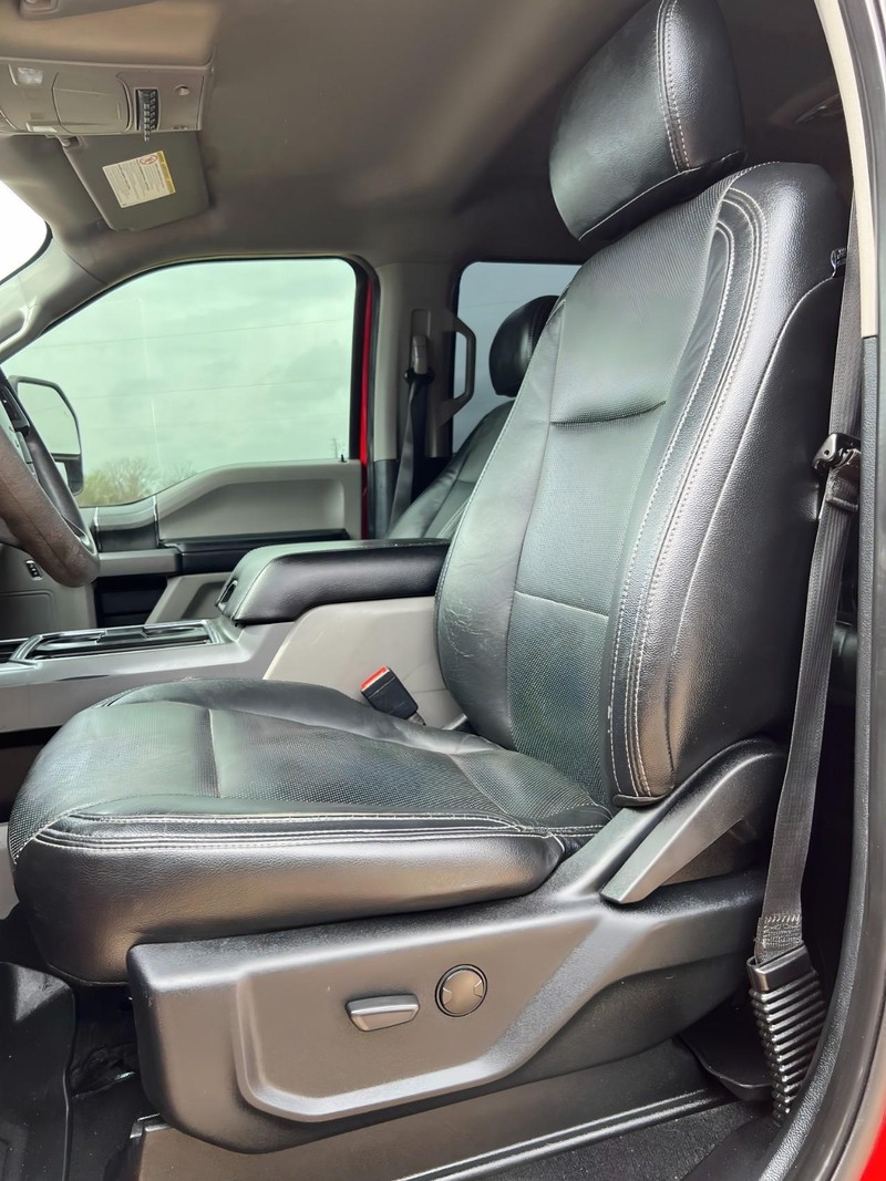 Ford Super Duty F-250 SRW Vehicle Full-screen Gallery Image 14