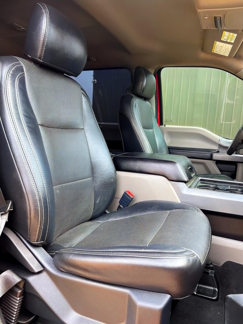 Ford Super Duty F-250 SRW Vehicle Full-screen Gallery Image 15