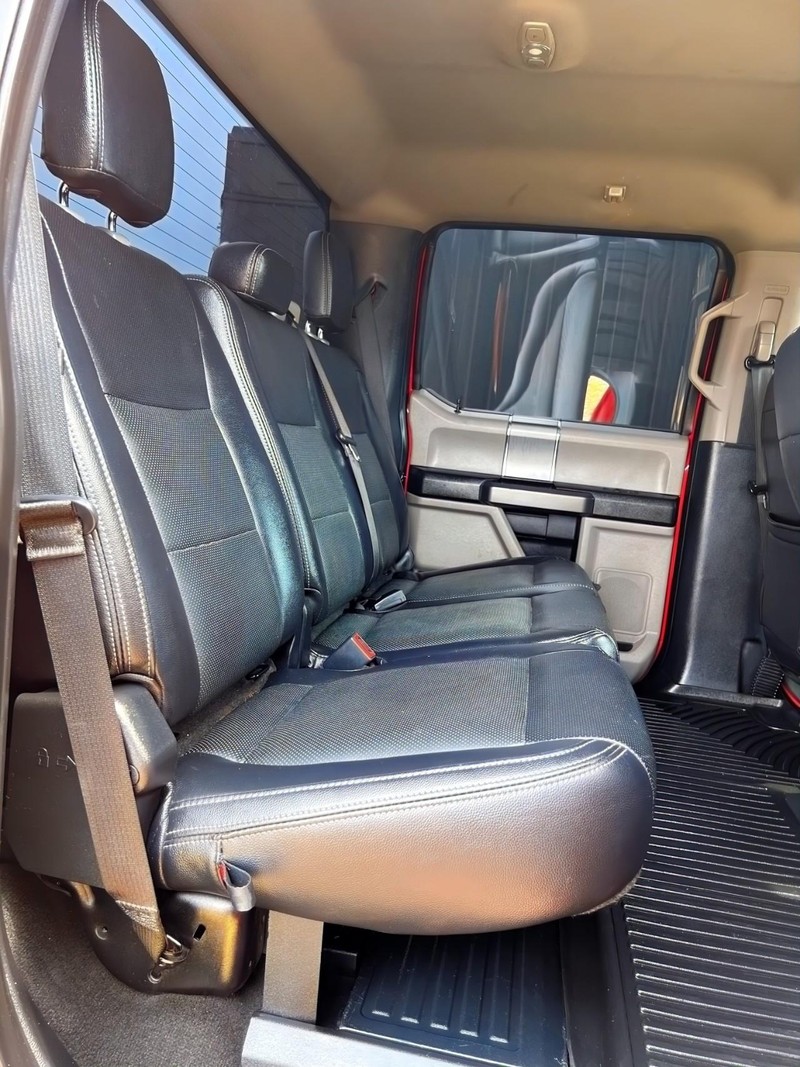 Ford Super Duty F-250 SRW Vehicle Full-screen Gallery Image 16