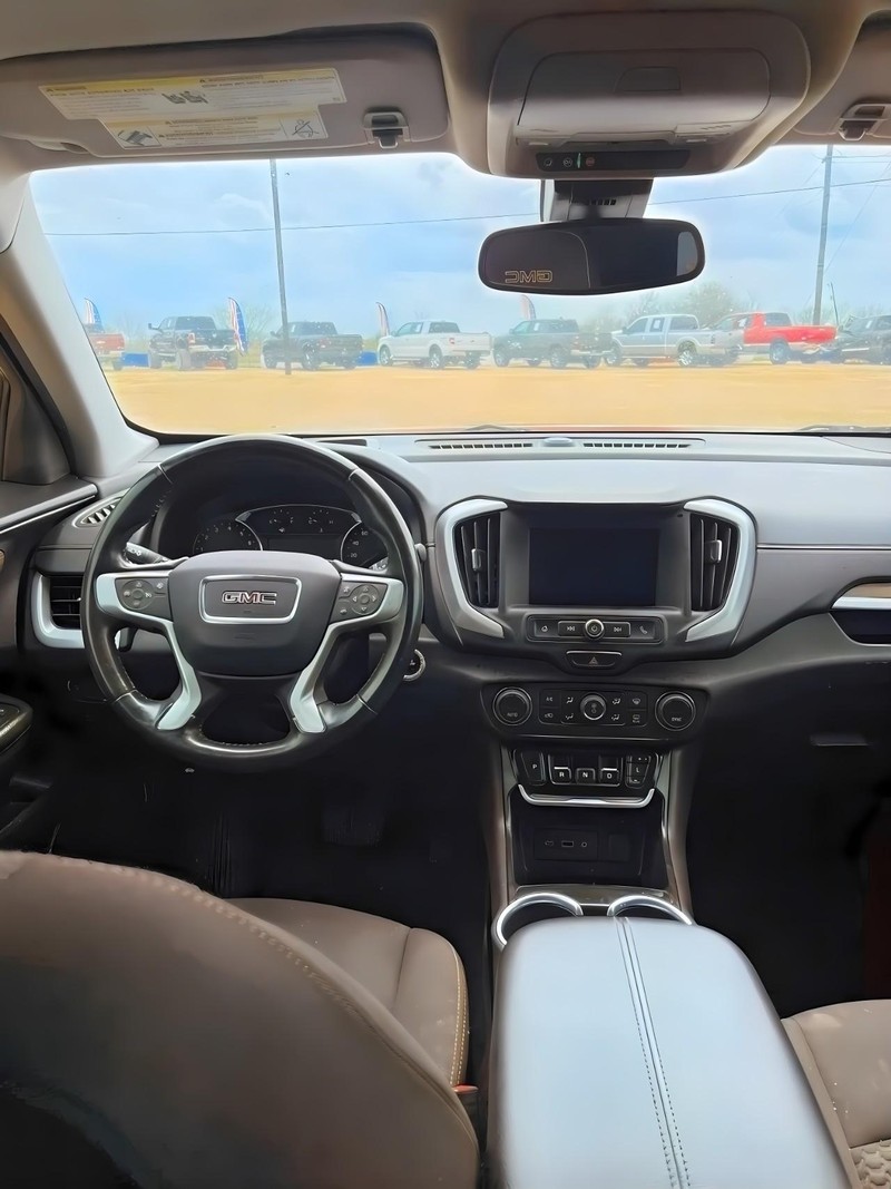 GMC Terrain Vehicle Full-screen Gallery Image 12