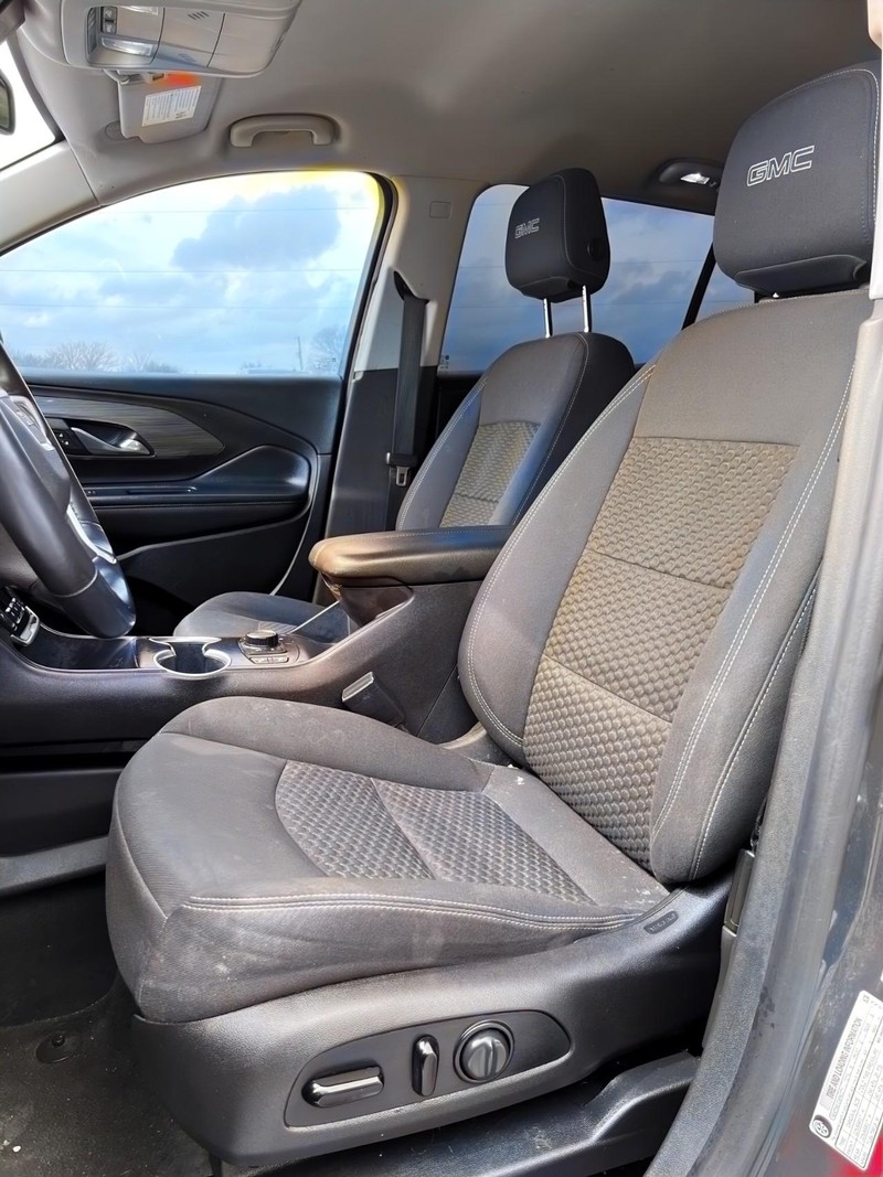 GMC Terrain Vehicle Full-screen Gallery Image 13