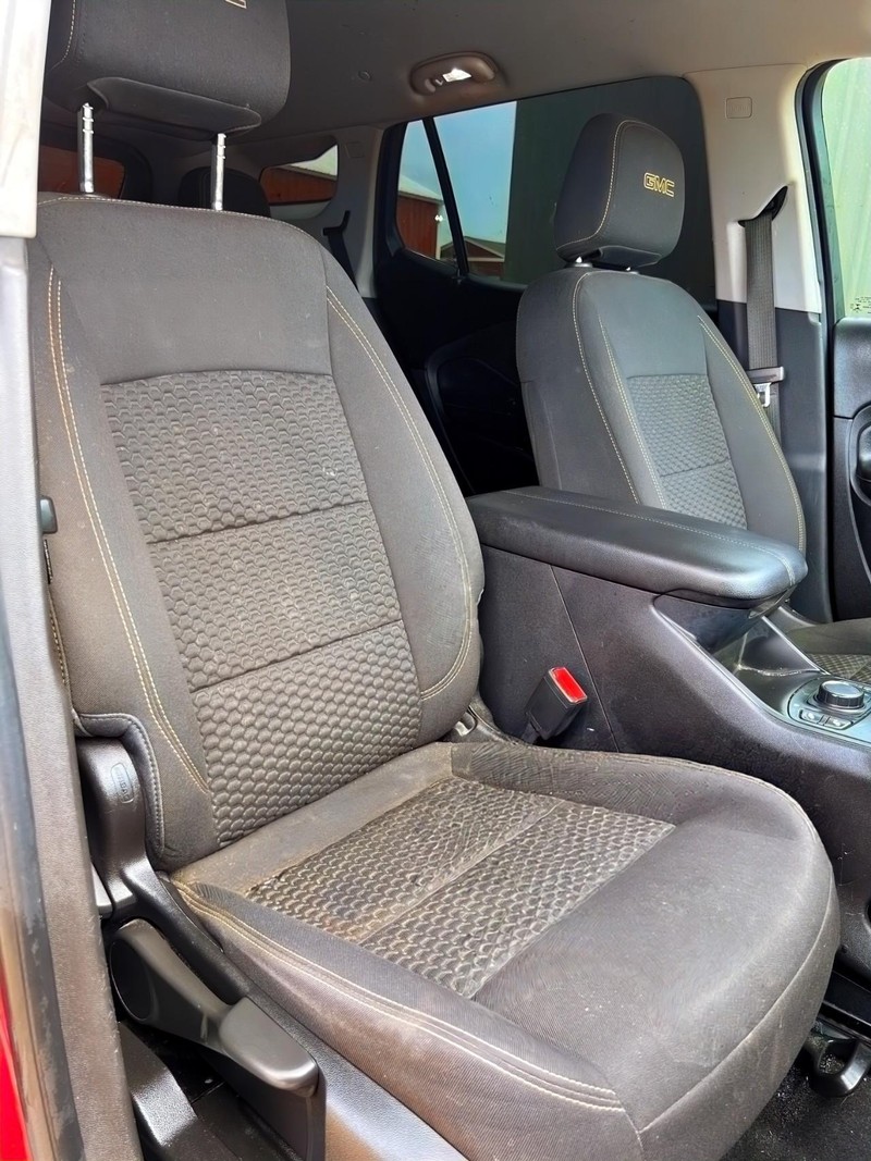 GMC Terrain Vehicle Full-screen Gallery Image 14