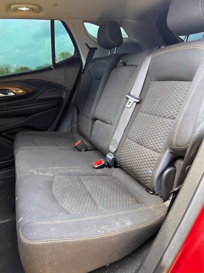 GMC Terrain Vehicle Full-screen Gallery Image 16