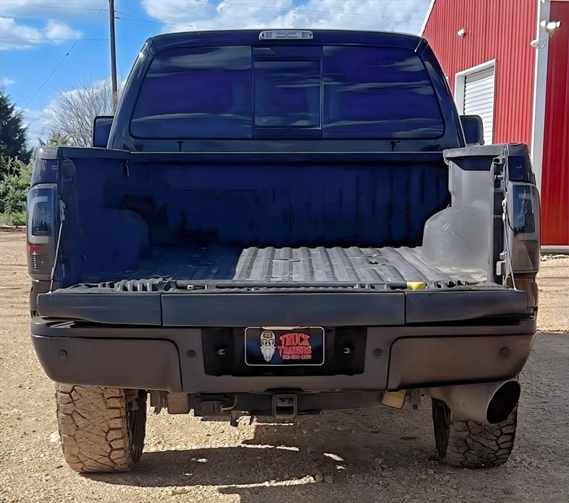 Ford Super Duty F-250 SRW Vehicle Full-screen Gallery Image 09