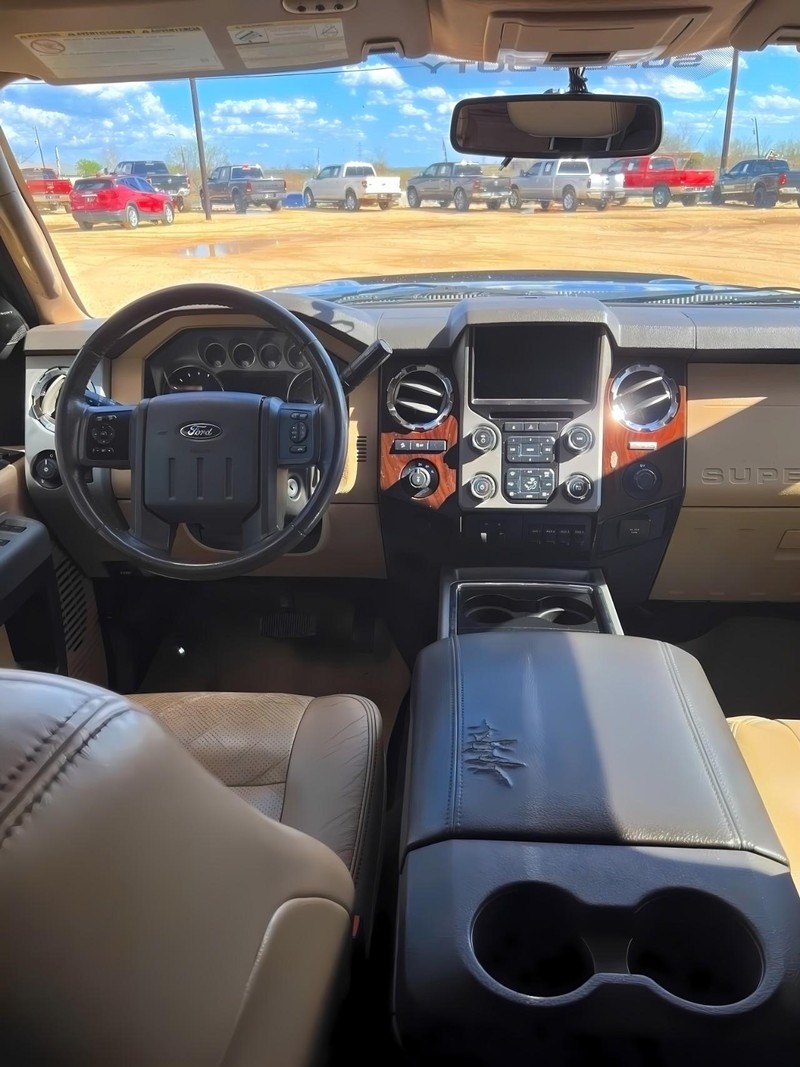 Ford Super Duty F-250 SRW Vehicle Full-screen Gallery Image 13