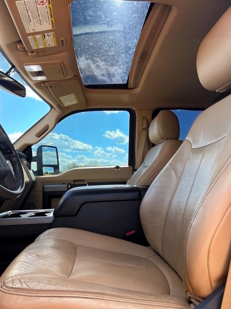 Ford Super Duty F-250 SRW Vehicle Full-screen Gallery Image 14