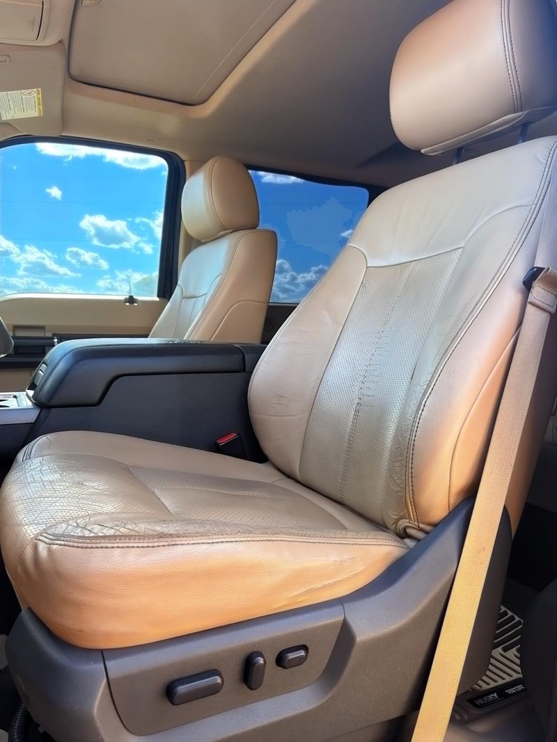 Ford Super Duty F-250 SRW Vehicle Full-screen Gallery Image 15