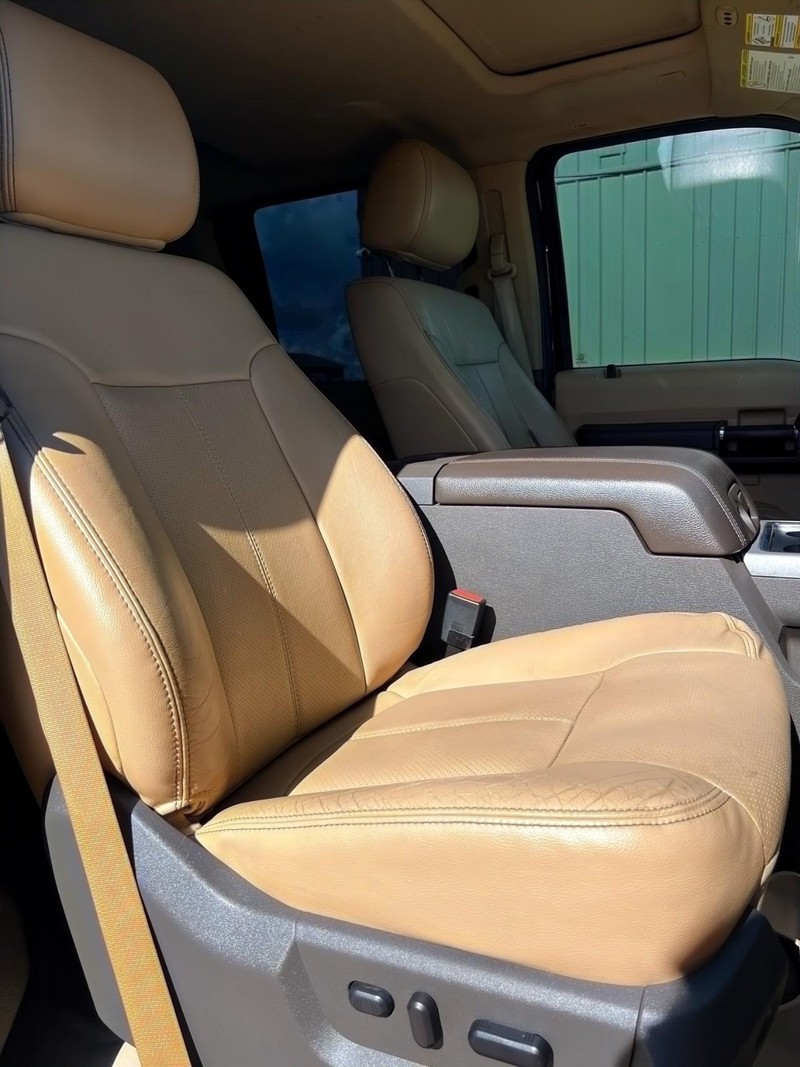 Ford Super Duty F-250 SRW Vehicle Full-screen Gallery Image 16