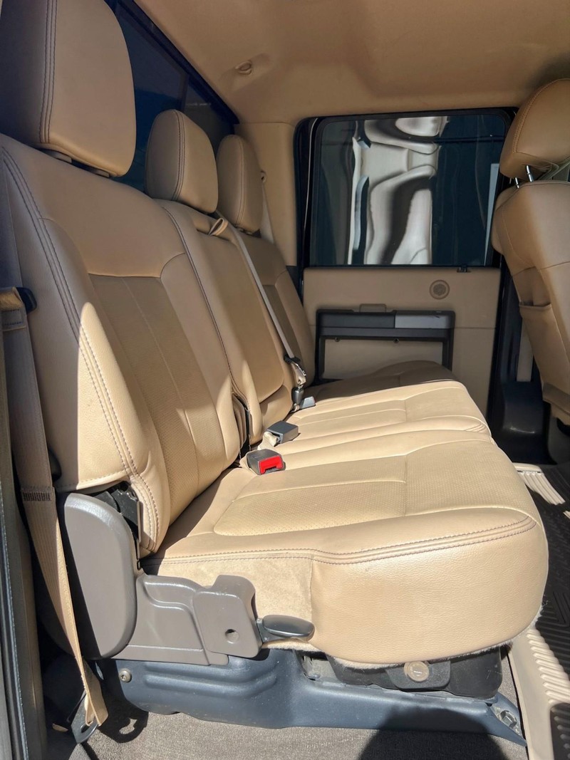 Ford Super Duty F-250 SRW Vehicle Full-screen Gallery Image 17