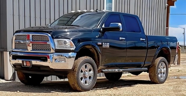 Ram 2500 4WD Laramie Crew Cab - Kyle TX