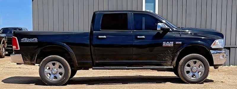 Ram 2500 Vehicle Full-screen Gallery Image 03