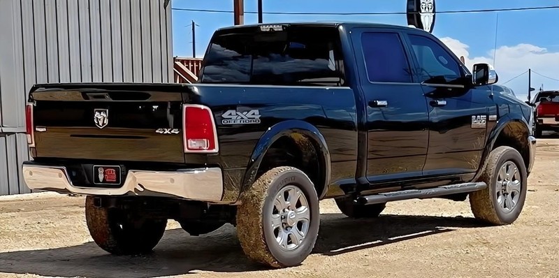 Ram 2500 Vehicle Full-screen Gallery Image 05