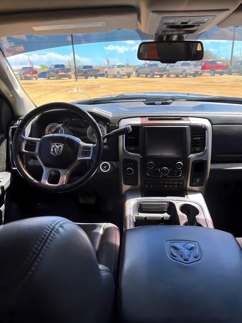 Ram 2500 Vehicle Full-screen Gallery Image 14