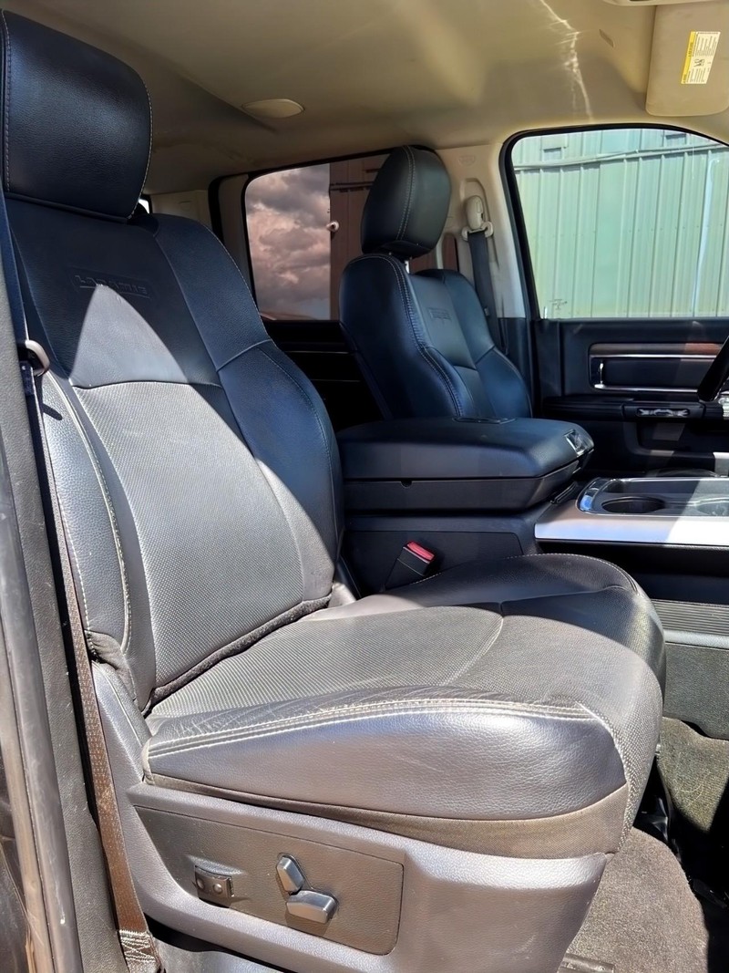 Ram 2500 Vehicle Full-screen Gallery Image 16
