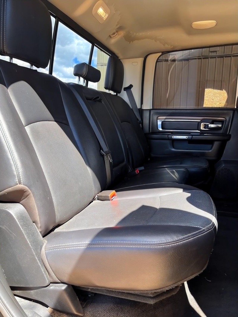 Ram 2500 Vehicle Full-screen Gallery Image 17